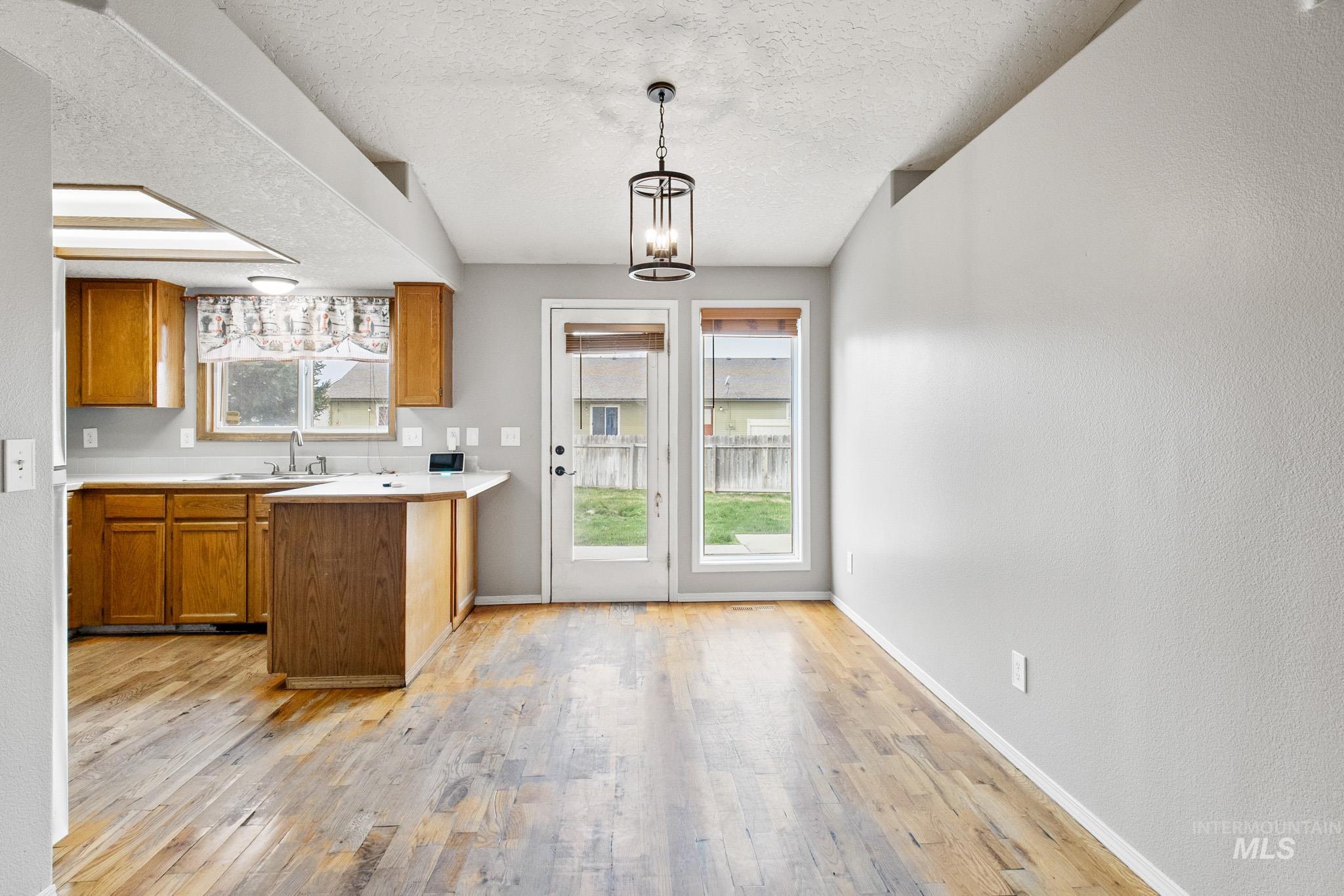 1802 Silver Loop Property Photo 9