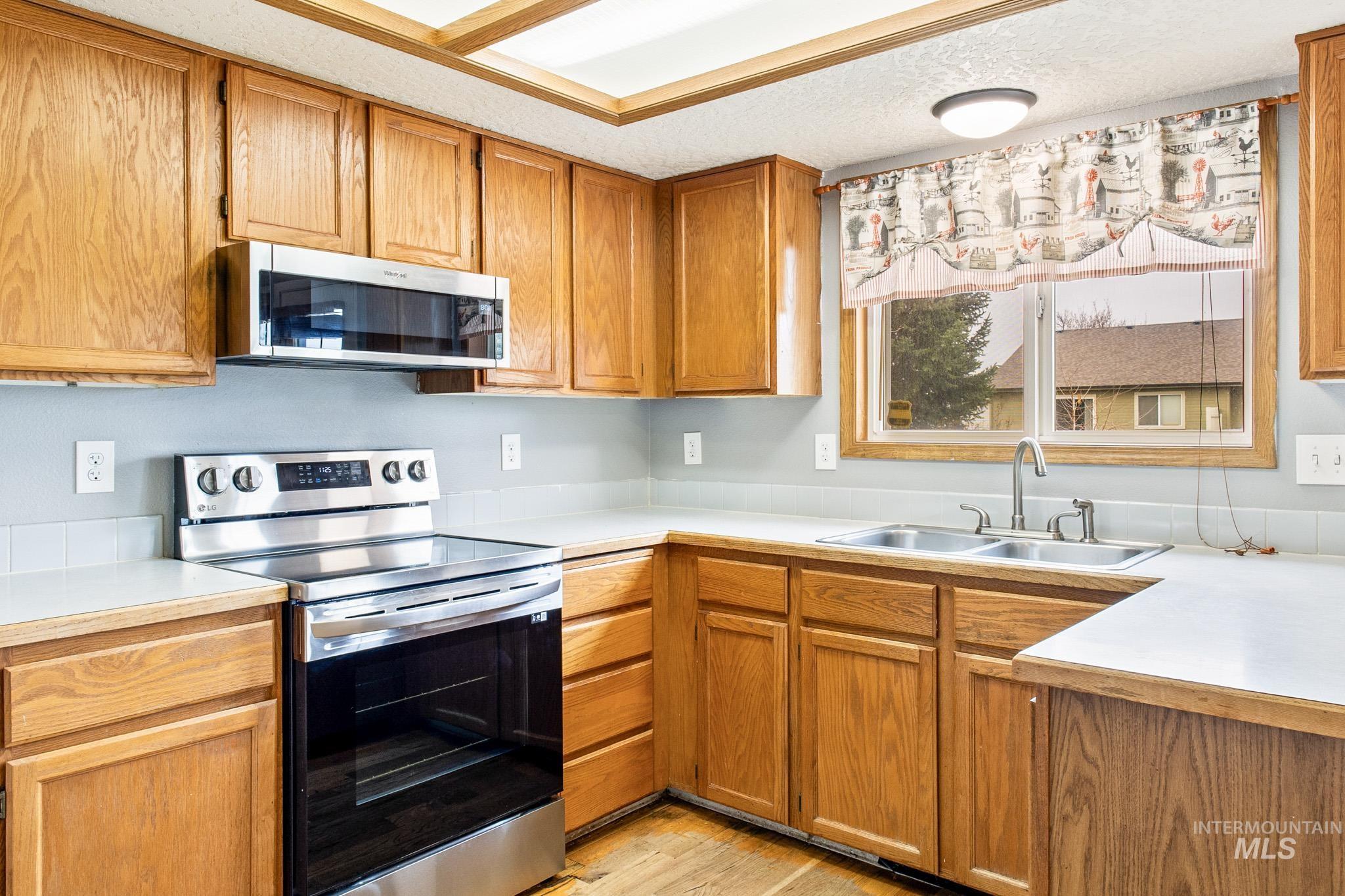 1802 Silver Loop Property Photo 12