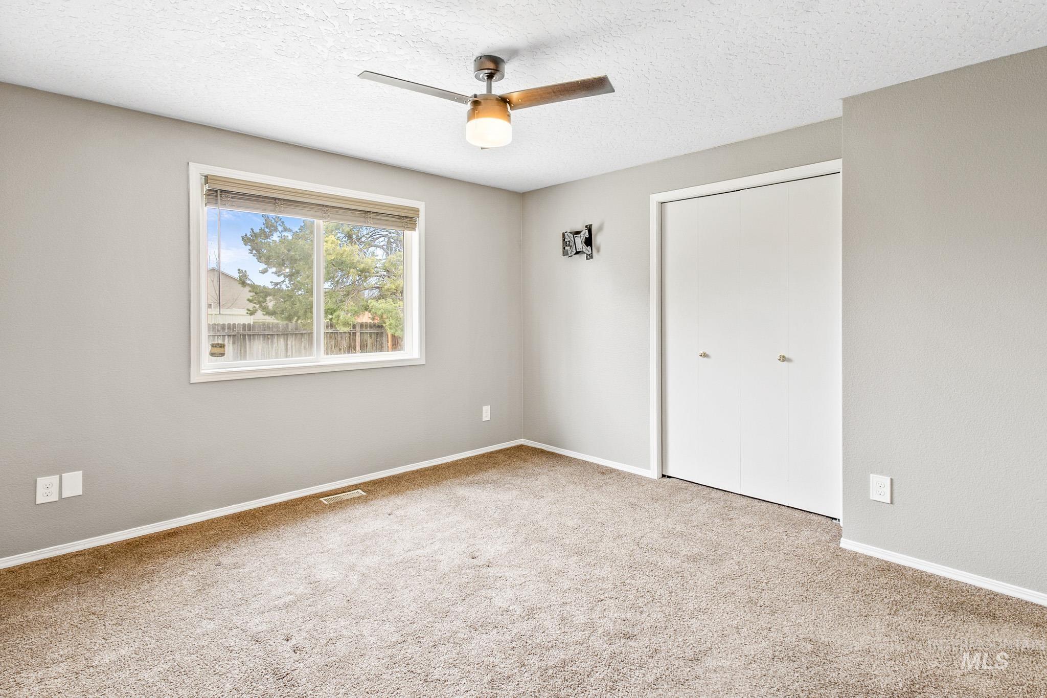 1802 Silver Loop Property Photo 14