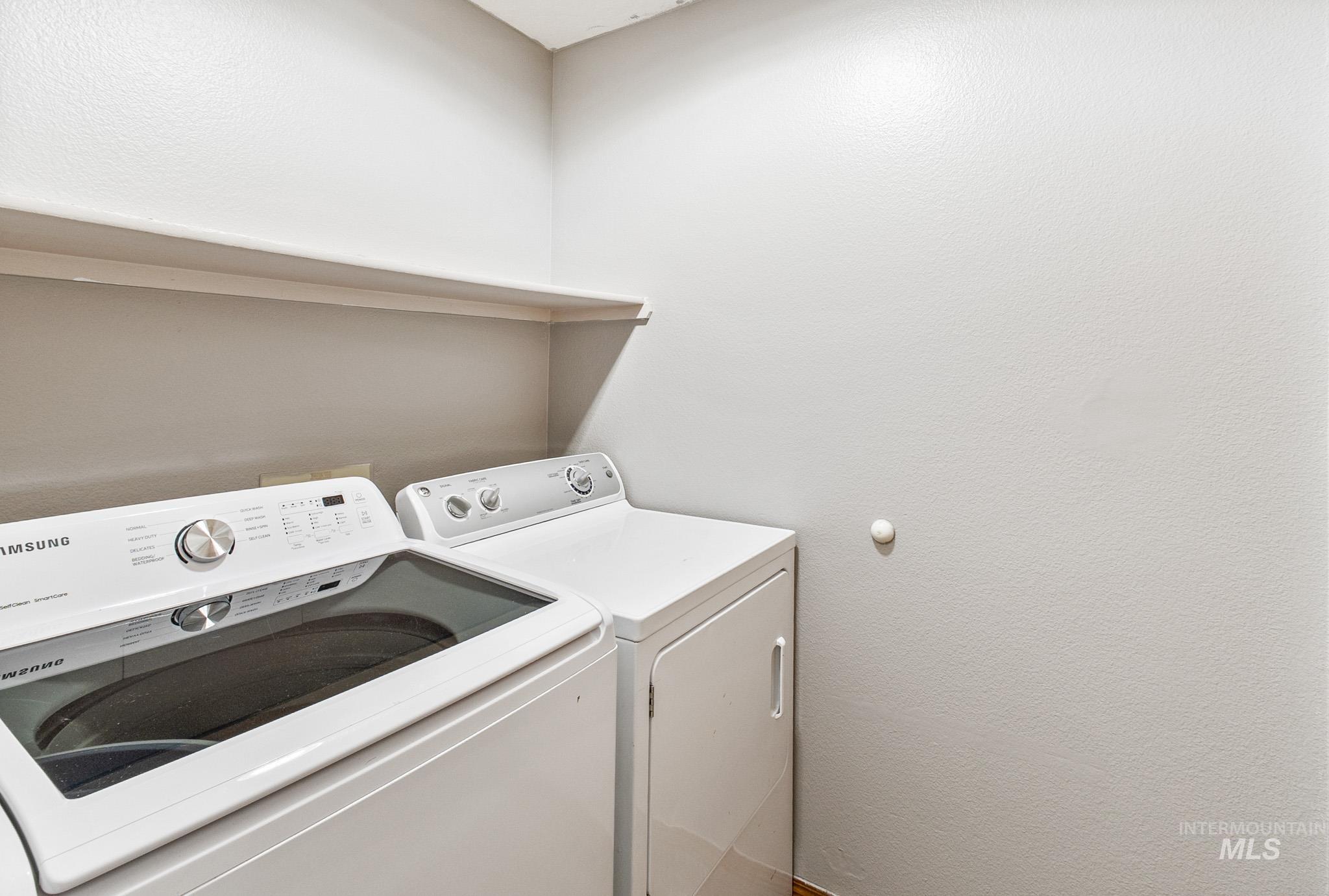 1802 Silver Loop Property Photo 18