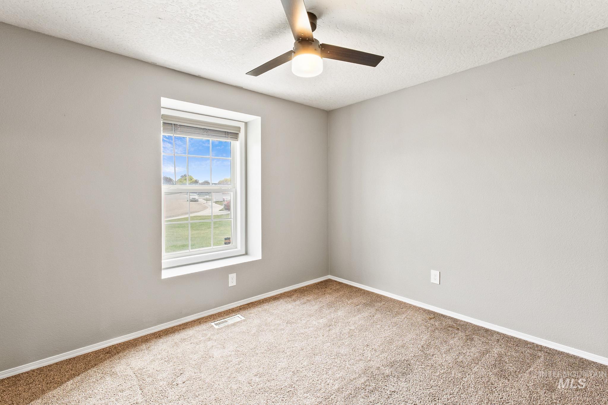 1802 Silver Loop Property Photo 19