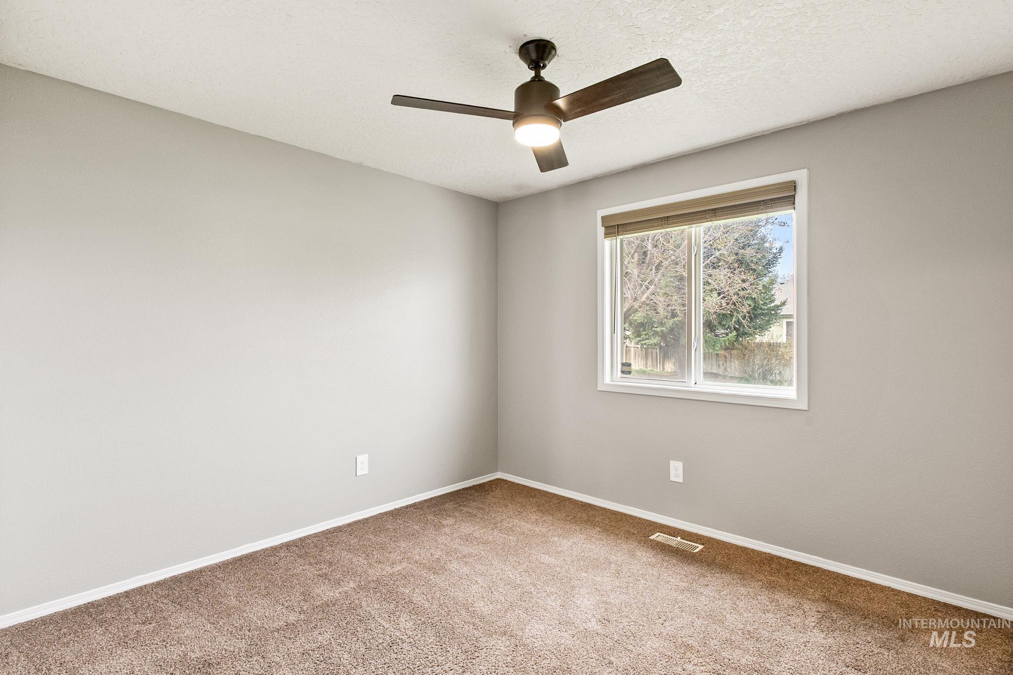 1802 Silver Loop Property Photo 22