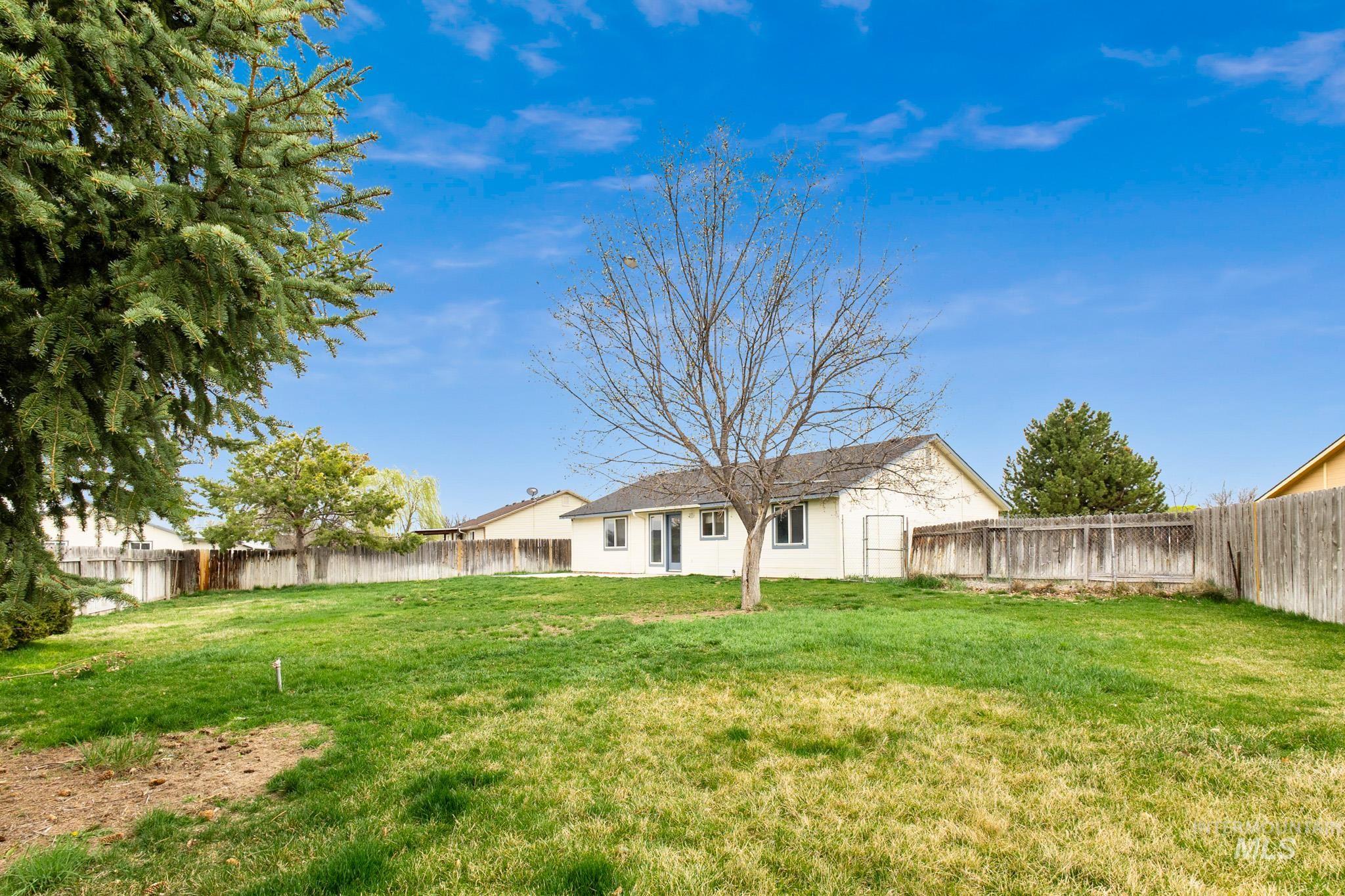1802 Silver Loop Property Photo 28