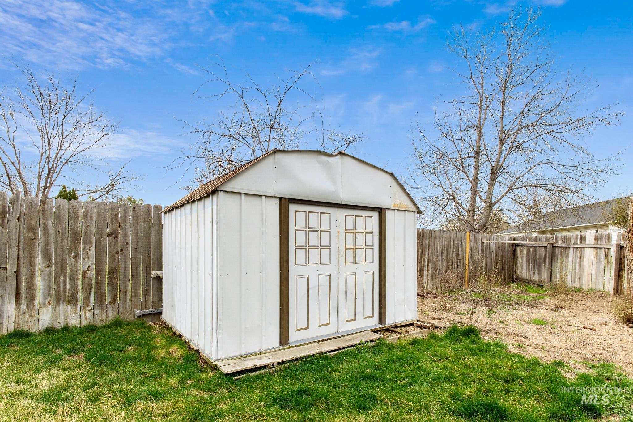 1802 Silver Loop Property Photo 29