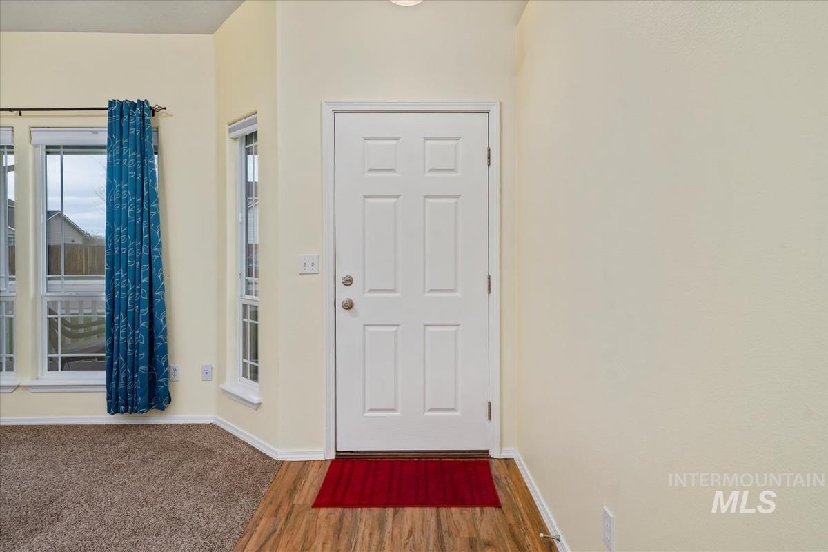 2009 Queen Anne Drive Property Photo 5