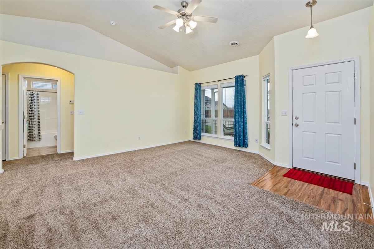 2009 Queen Anne Drive Property Photo 7