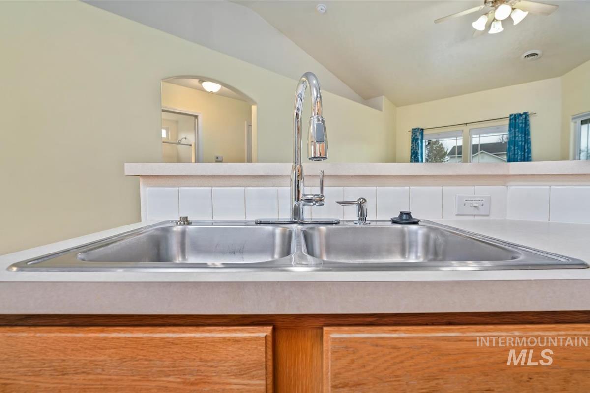 2009 Queen Anne Drive Property Photo 16