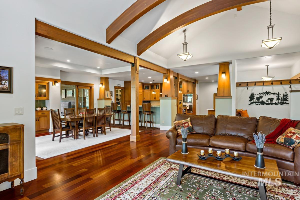 1460 Crown Point Parkway Property Photo 6