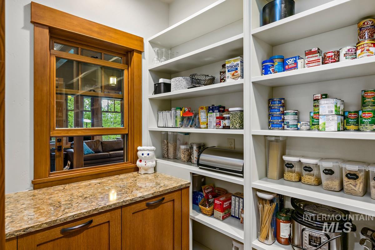 1460 Crown Point Parkway Property Photo 13