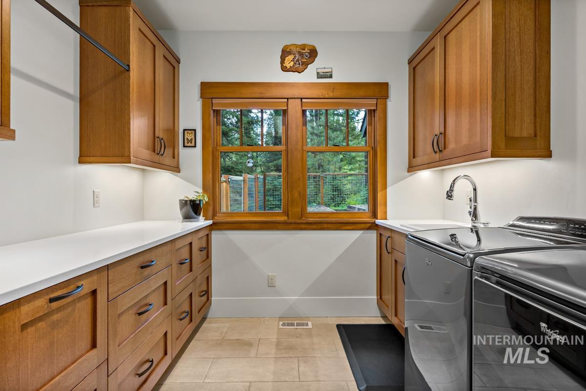 1460 Crown Point Parkway Property Photo 32