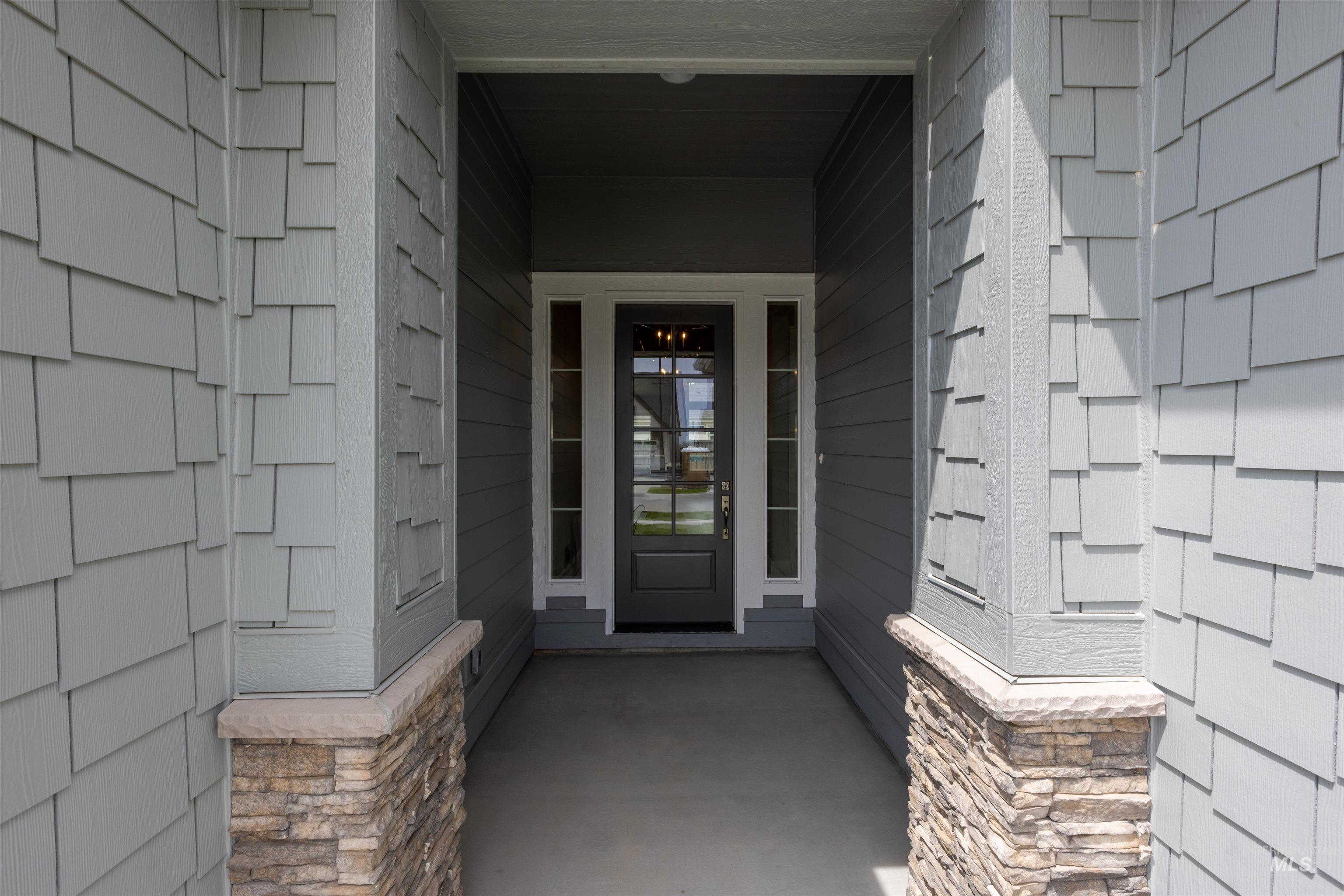 2526 E Wickham Dr Property Photo 3