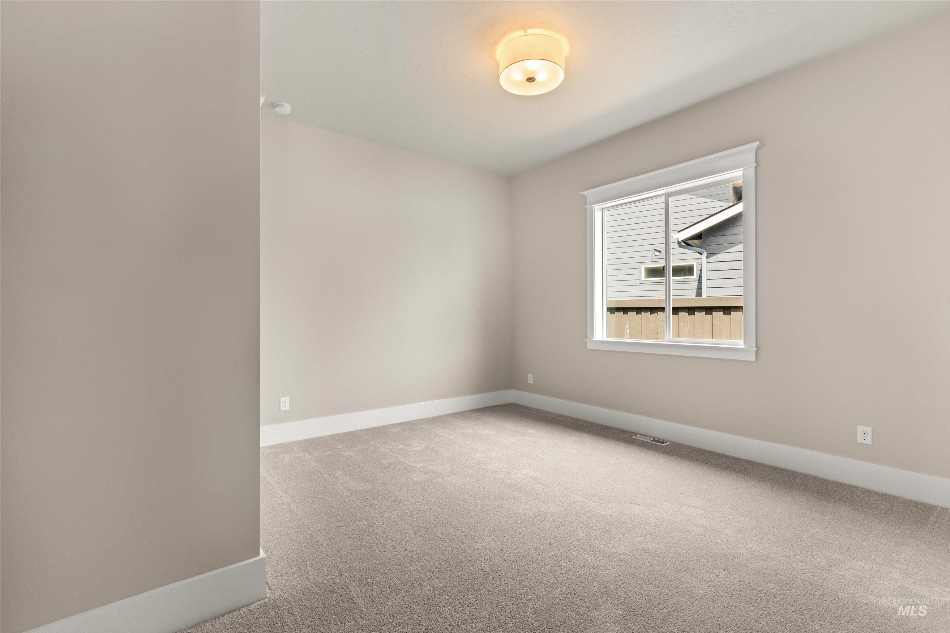 2526 E Wickham Dr Property Photo 6