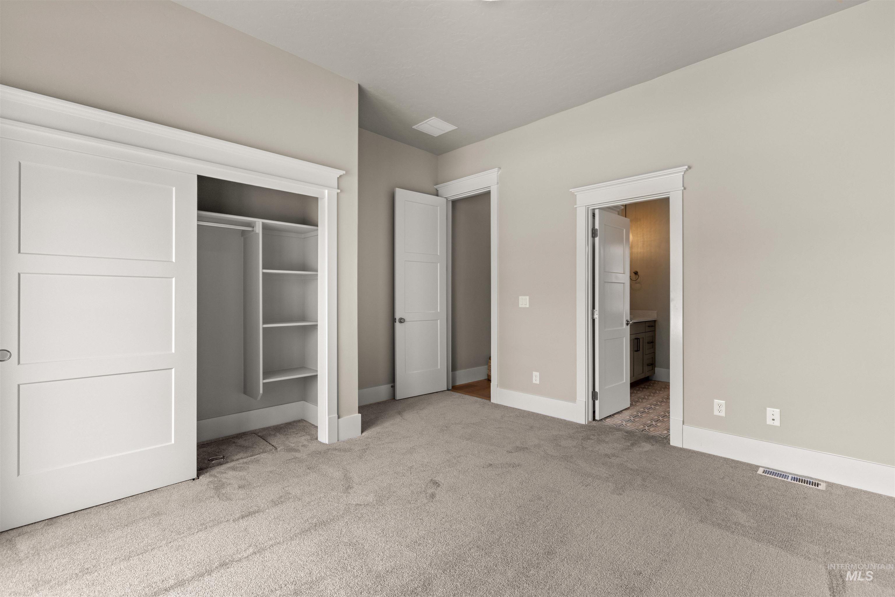 2526 E Wickham Dr Property Photo 9