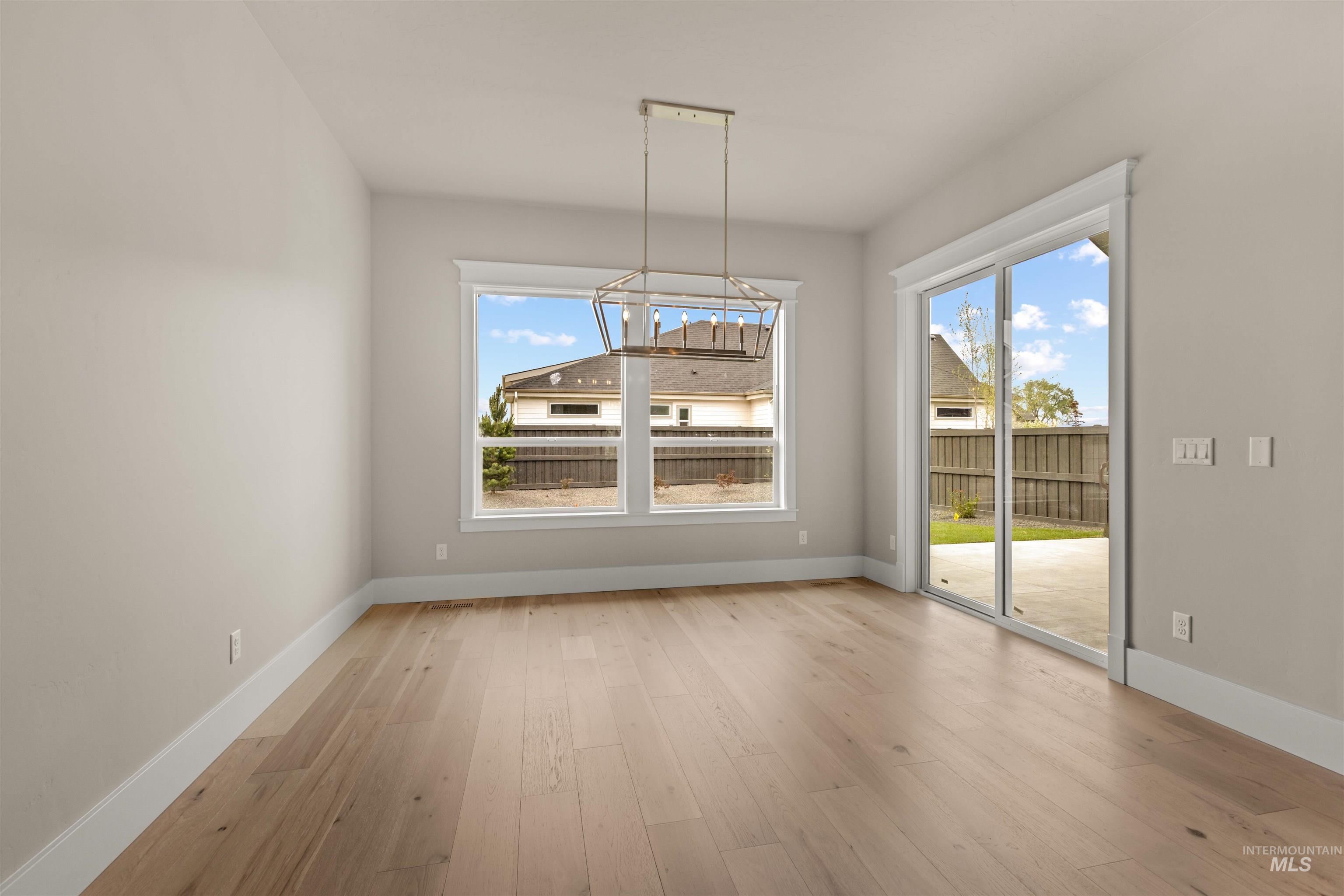 2526 E Wickham Dr Property Photo 26
