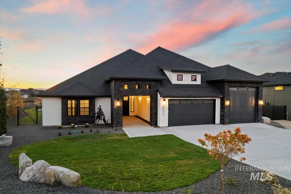 9773 S Peregrine Falcon Ave. Property Photo 2