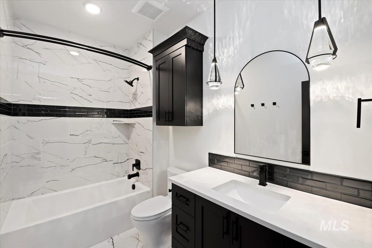 9773 S Peregrine Falcon Ave. Property Photo 28