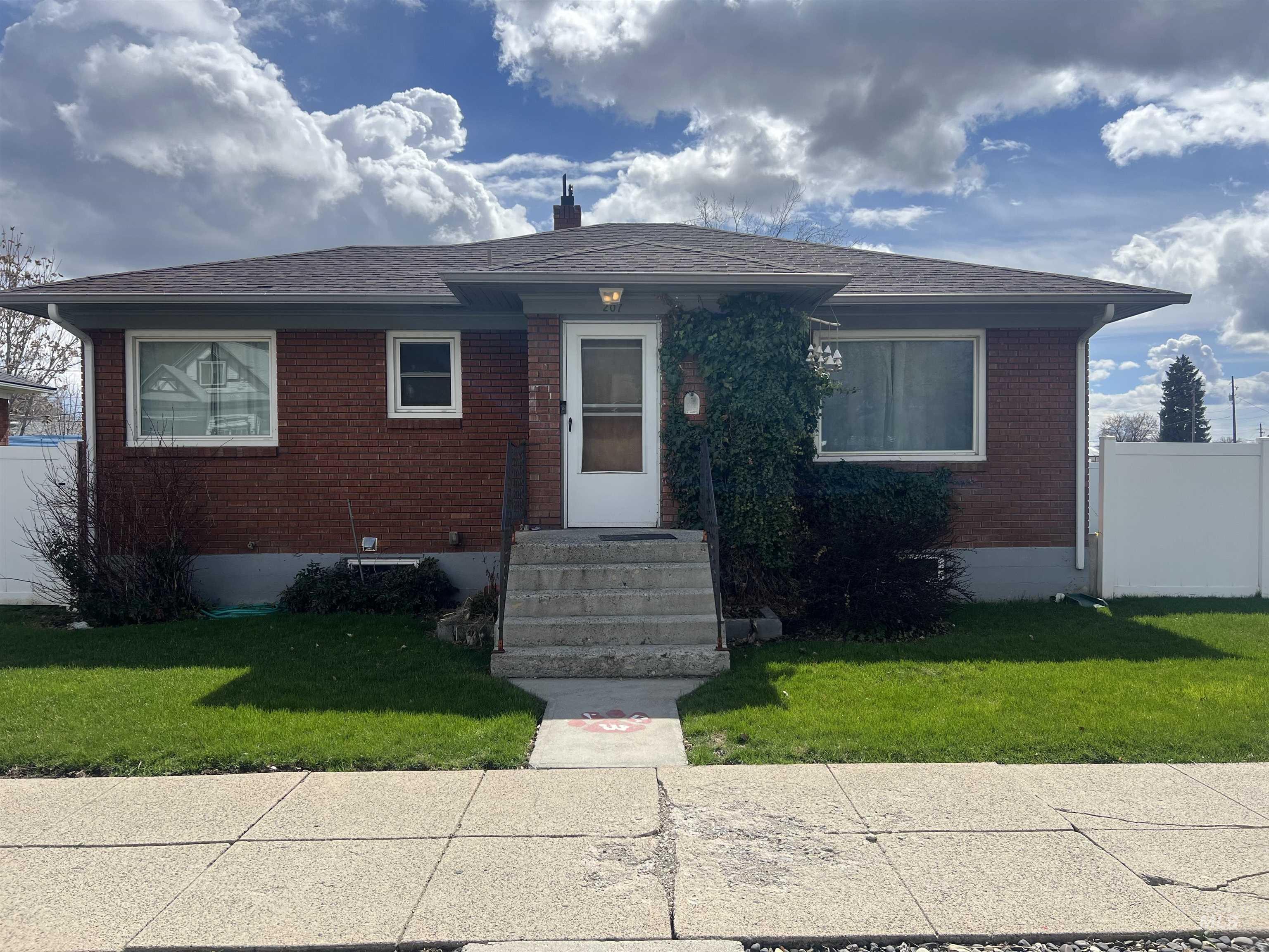 207 E Park Property Photo