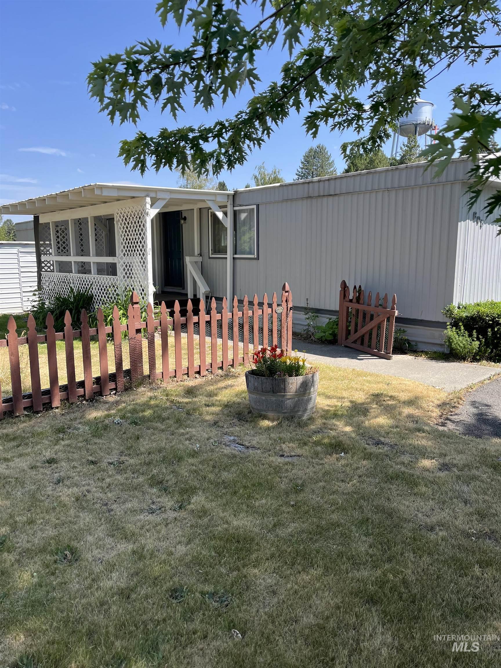 411 N Almon Property Photo 1
