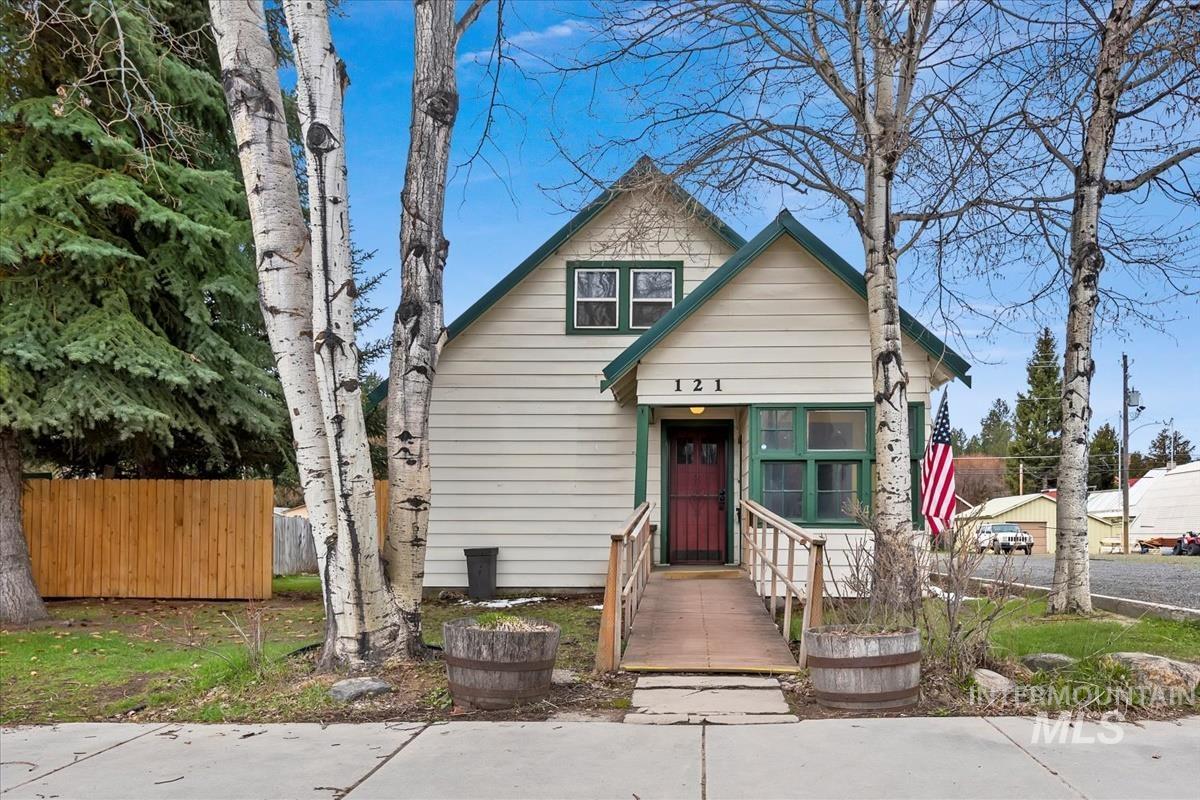 121 S Main Street Property Photo 4