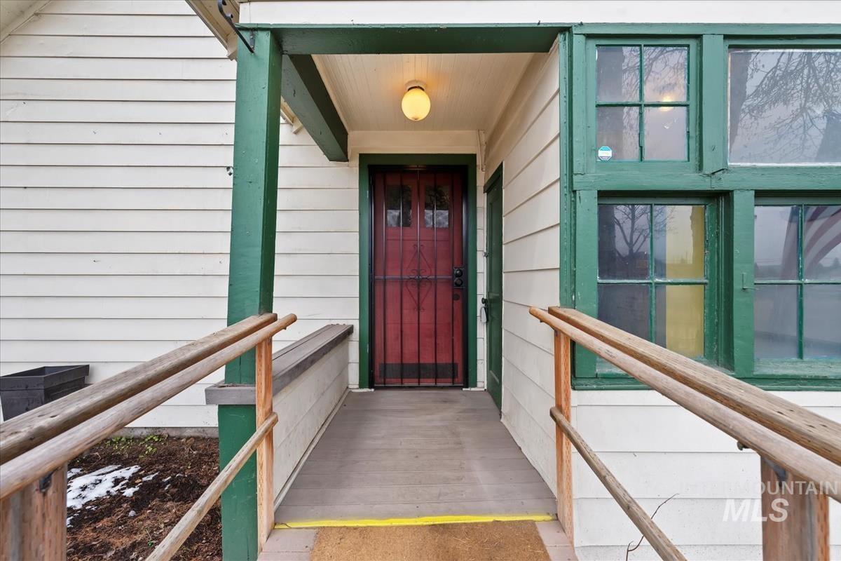 121 S Main Street Property Photo 5