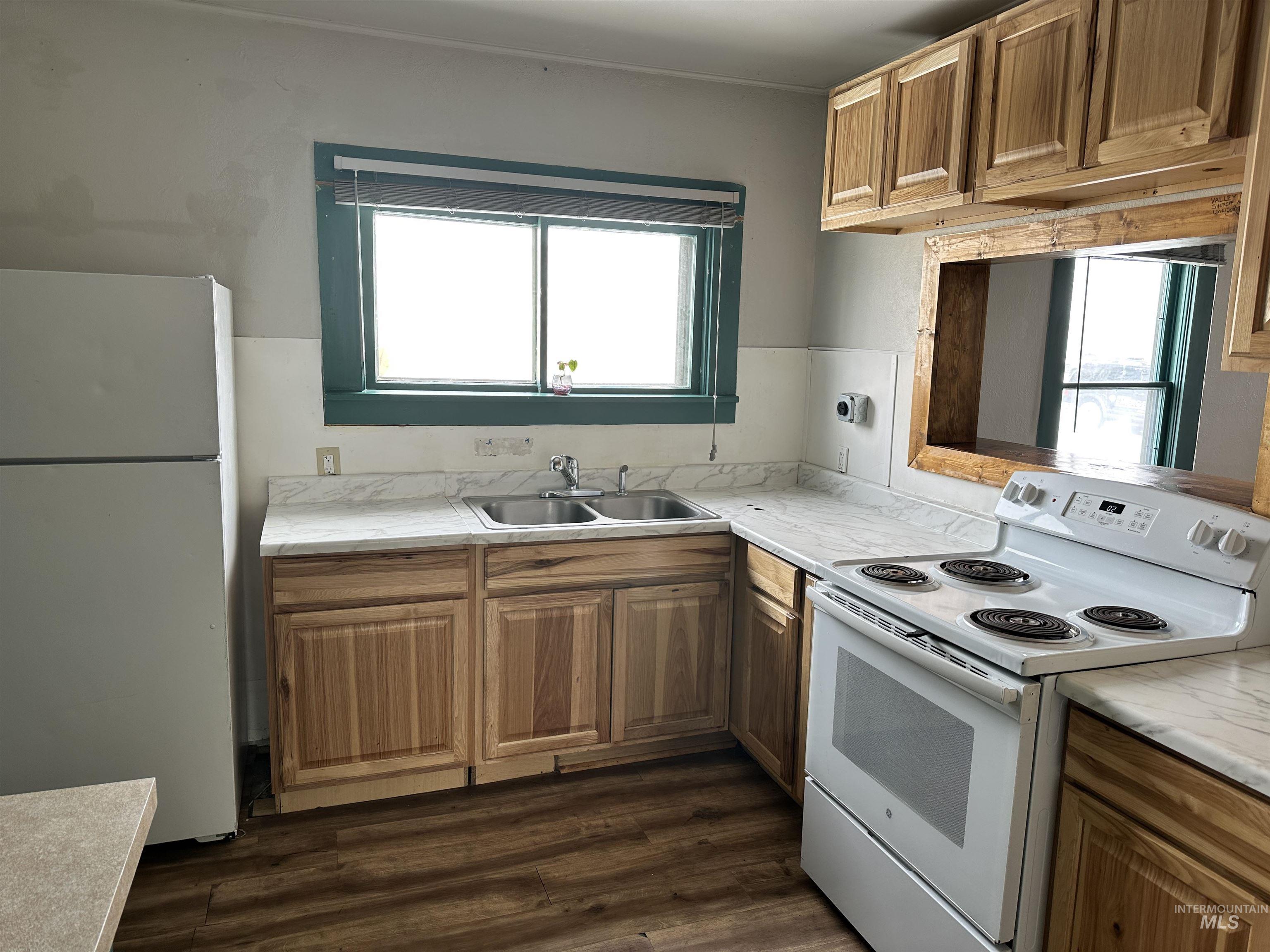 121 S Main Street Property Photo 8