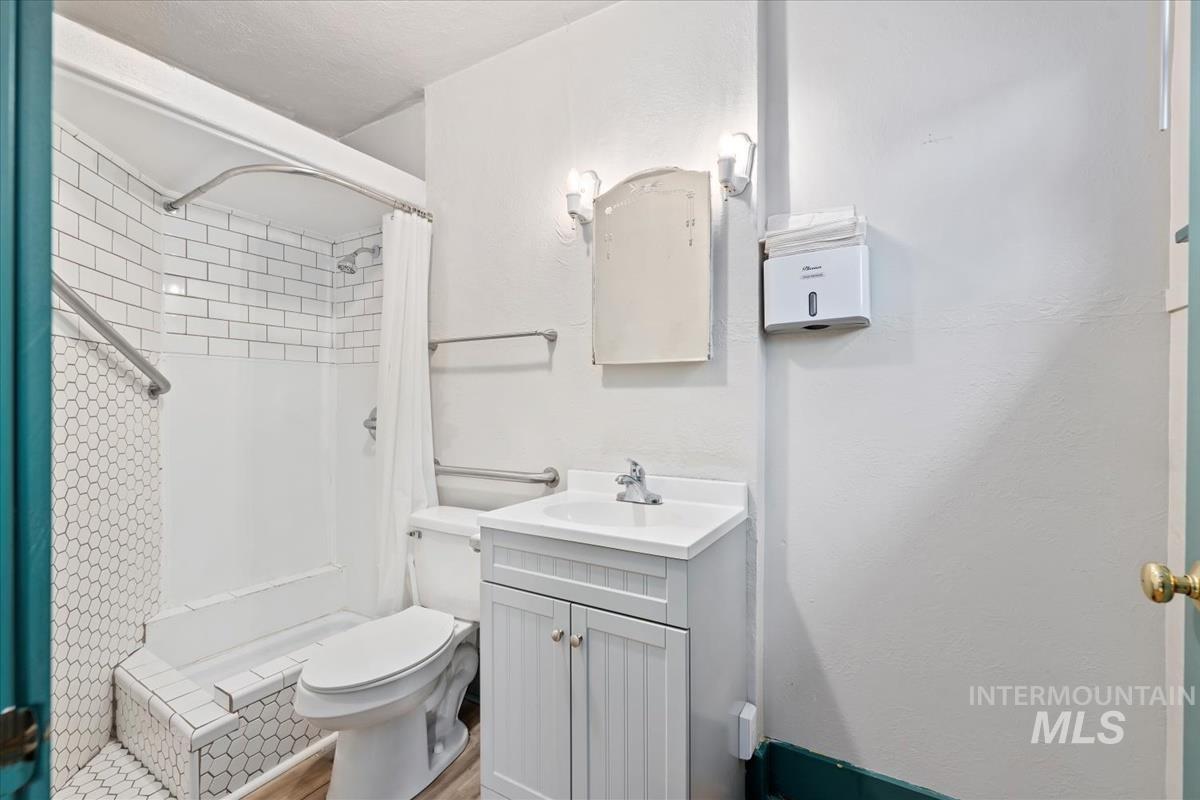 121 S Main Street Property Photo 9