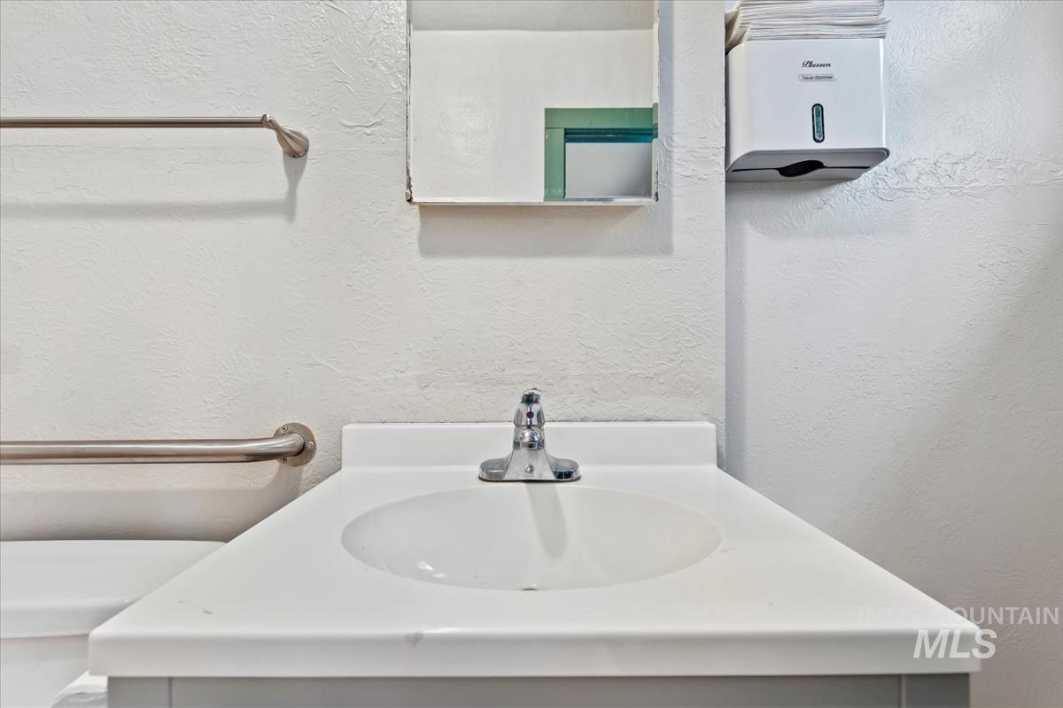 121 S Main Street Property Photo 17