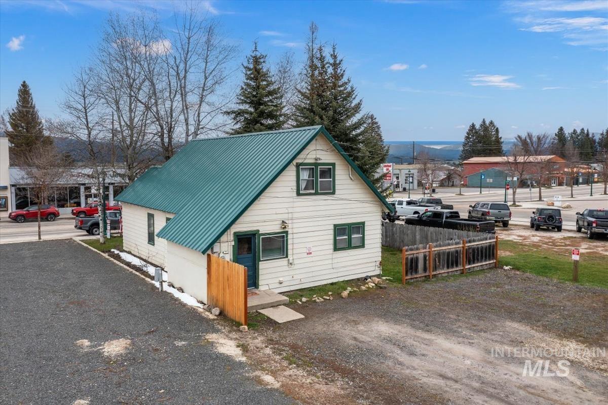 121 S Main Street Property Photo 23