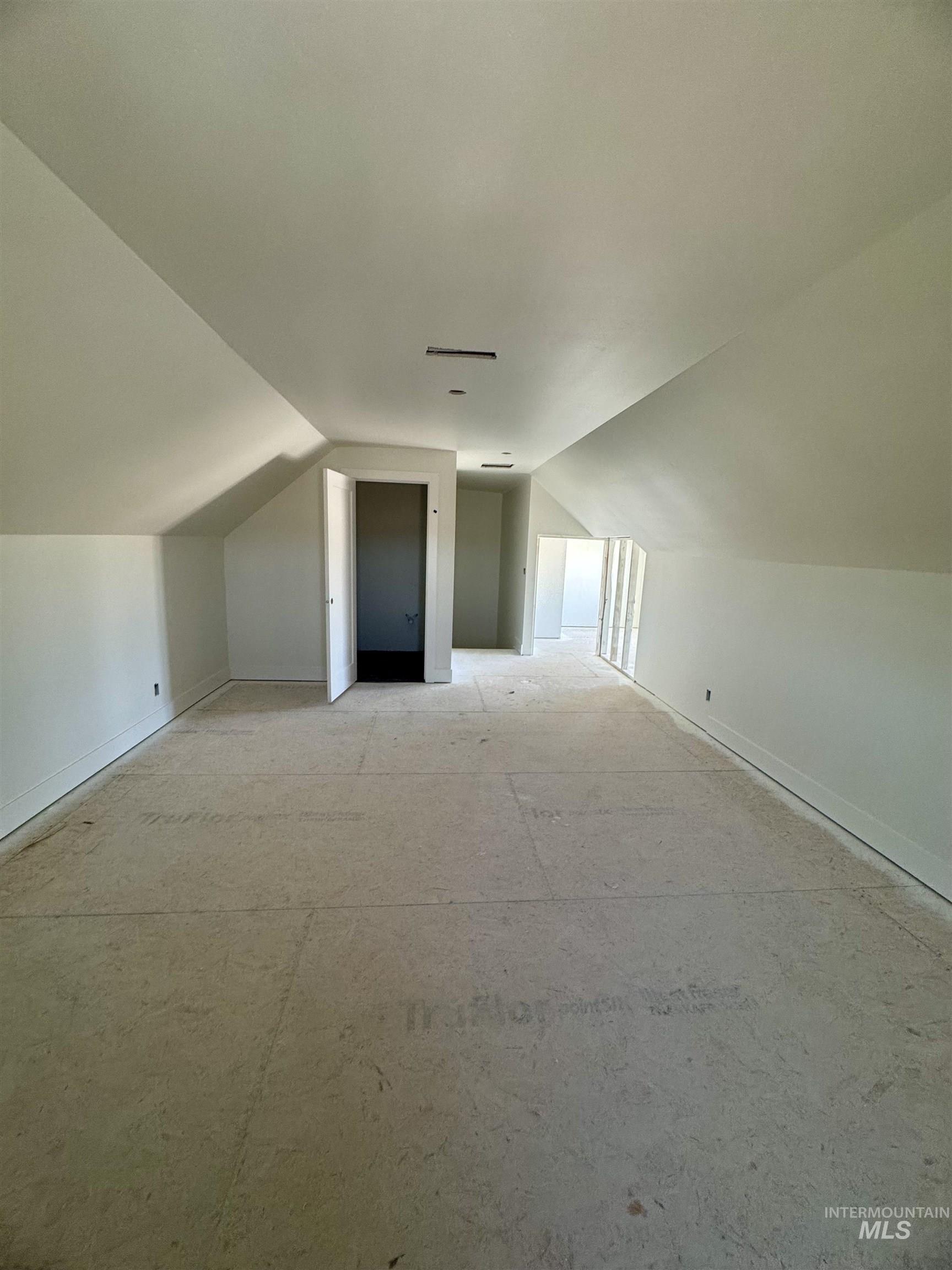 266 Ferdinand Circle Property Photo 9
