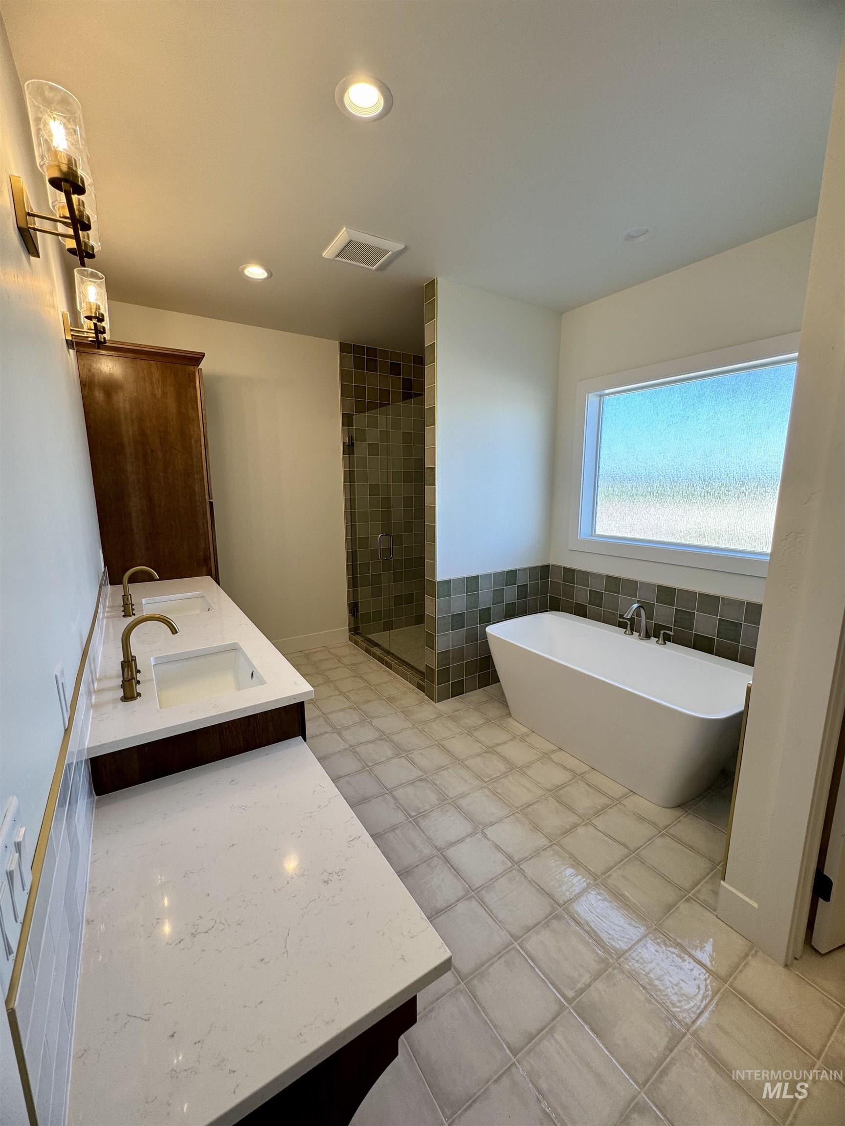 266 Ferdinand Circle Property Photo 24