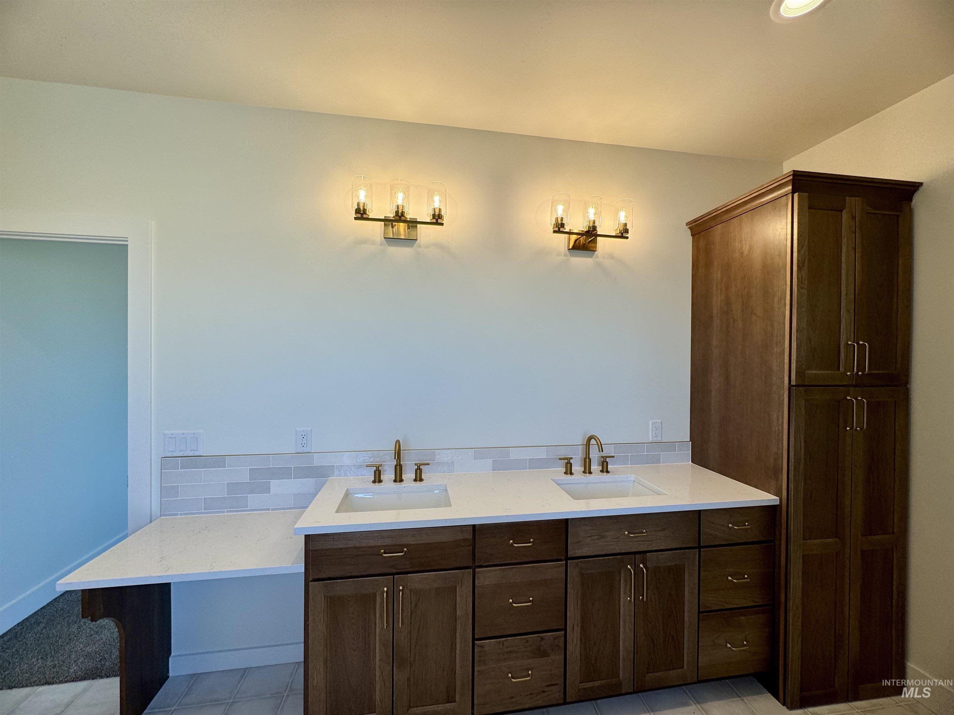 266 Ferdinand Circle Property Photo 25