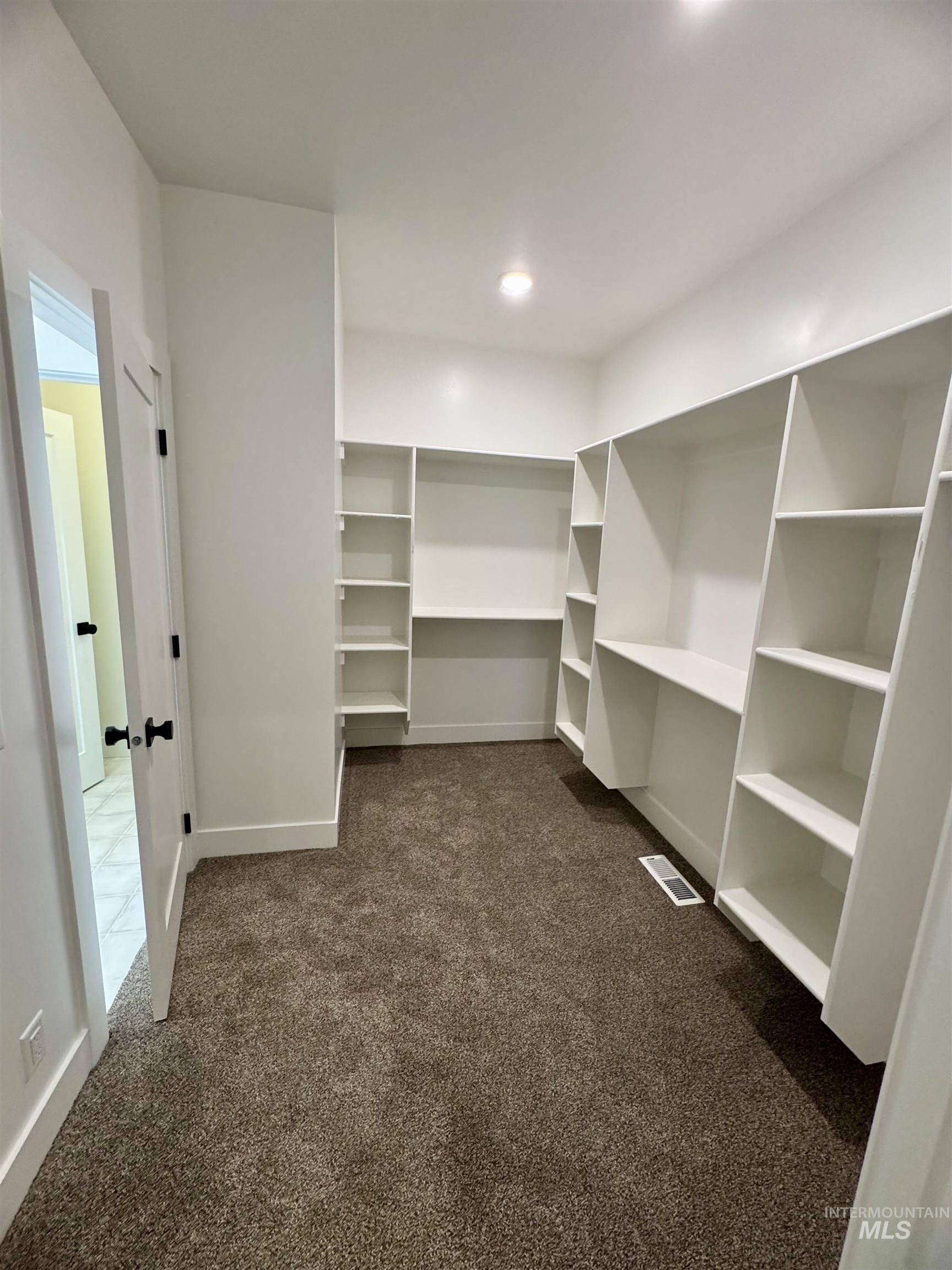 266 Ferdinand Circle Property Photo 28