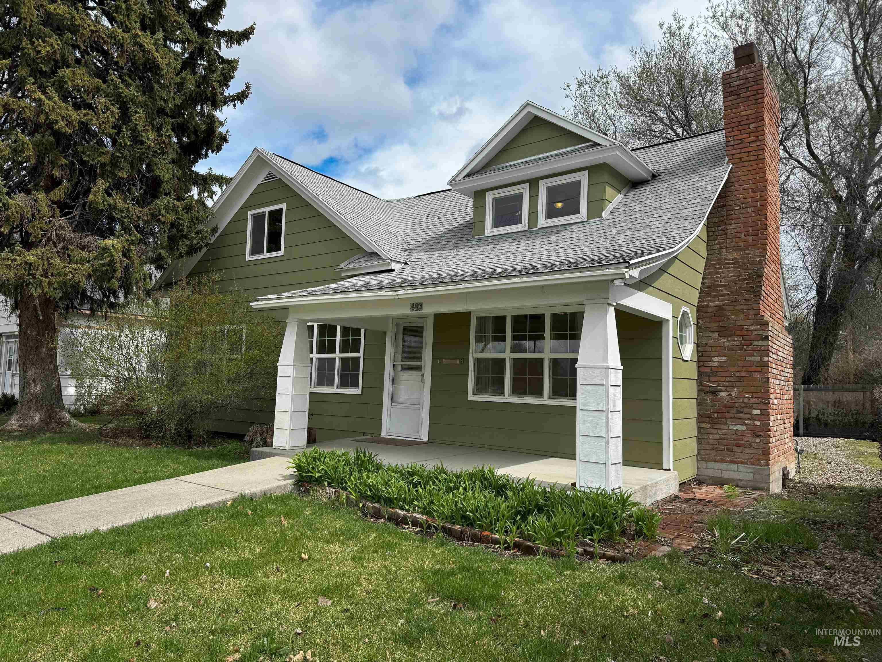 440 E 4th St Property Photo