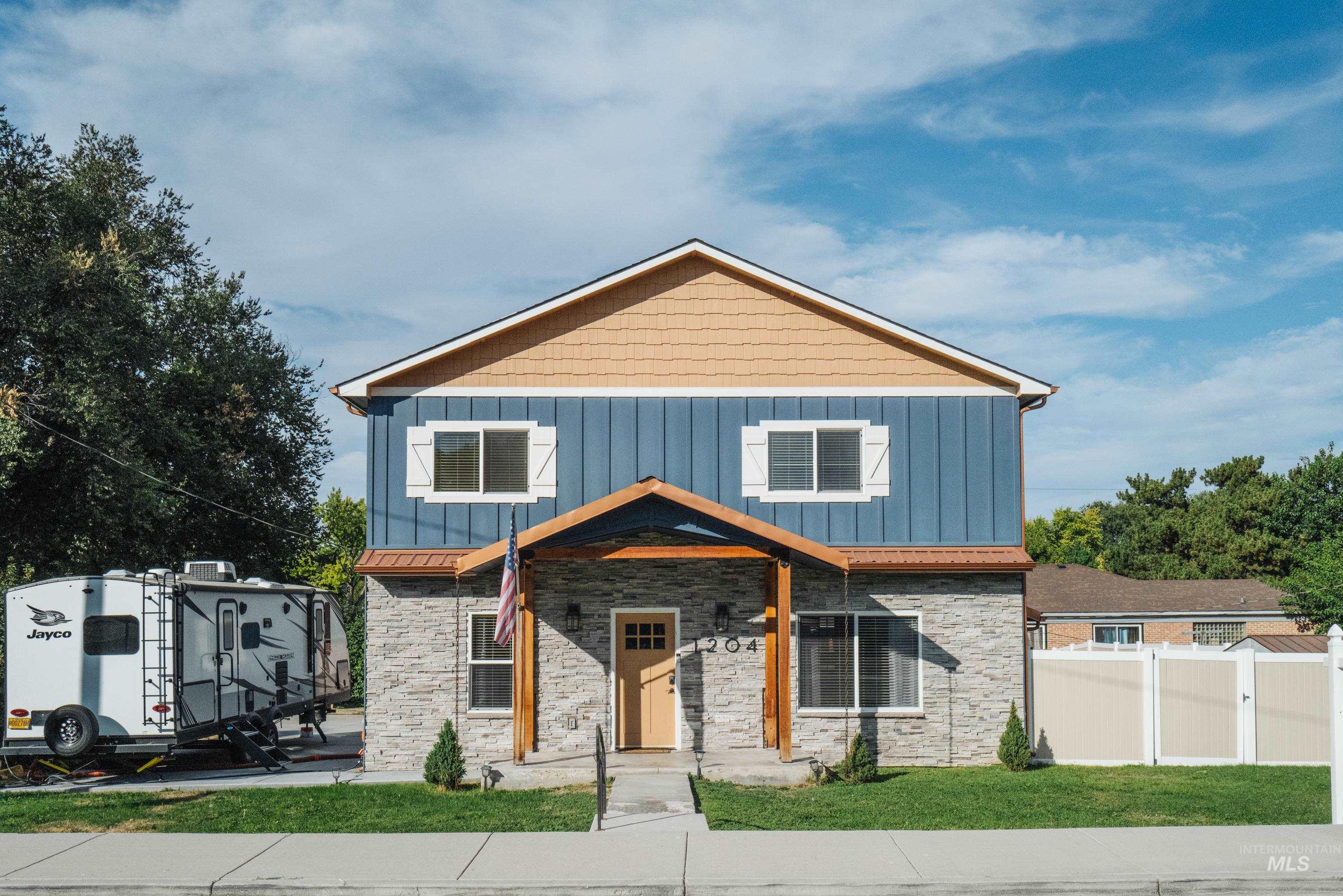 1204 7th Street N Property Photo 2