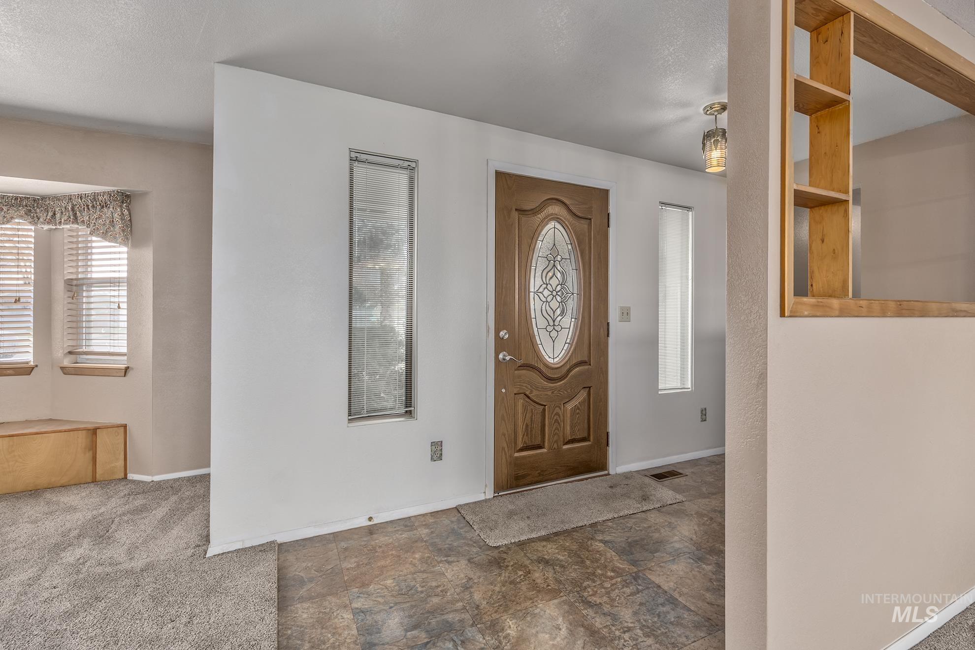 740 Flintlock Way Property Photo 4