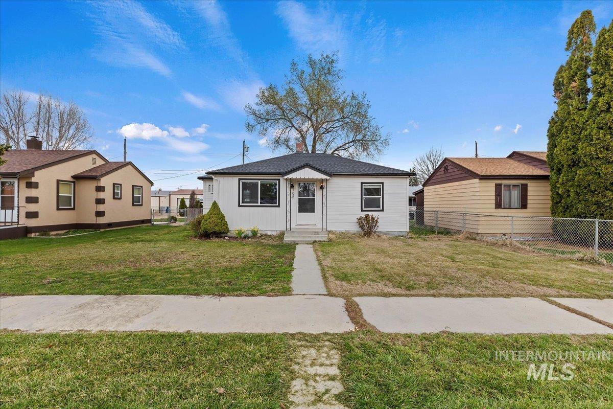 108 & 108 1/2 Parkhurst Dr Property Photo 2