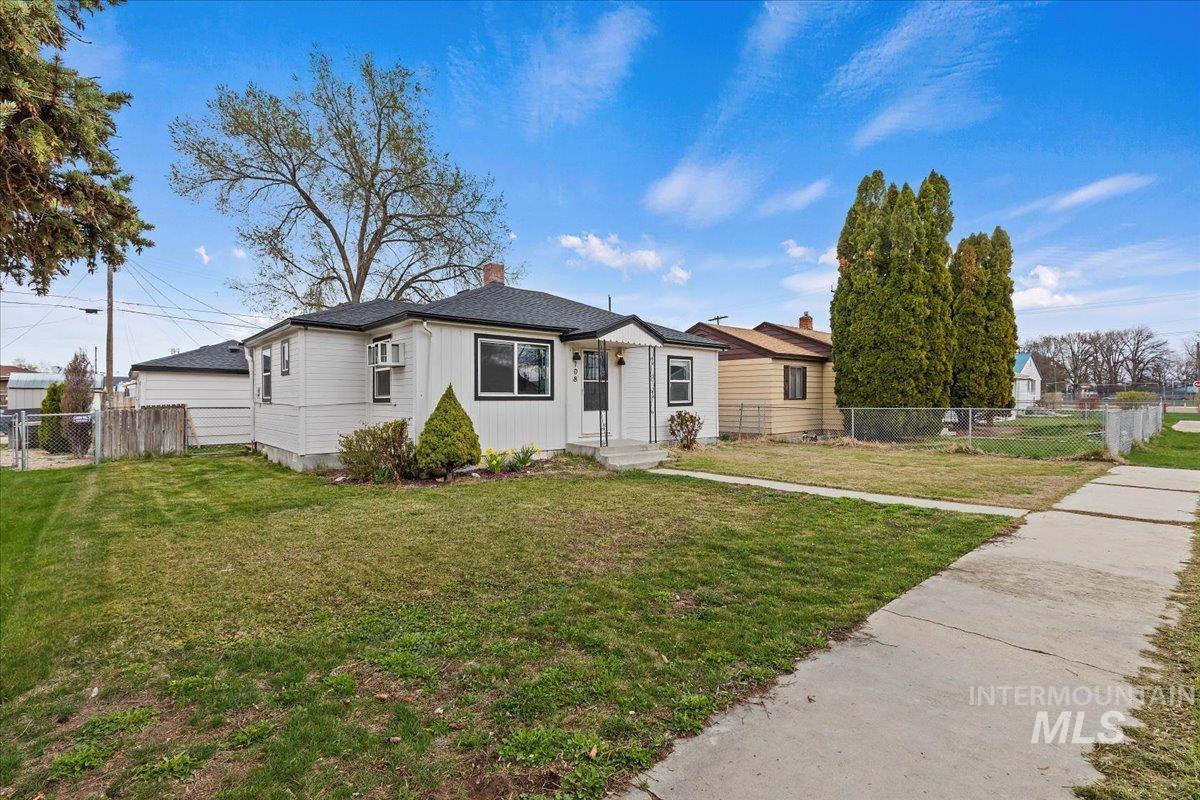 108 & 108 1/2 Parkhurst Dr Property Photo 3