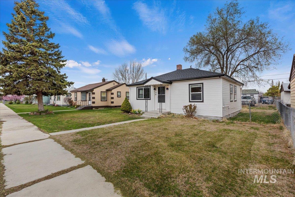 108 & 108 1/2 Parkhurst Dr Property Photo 4