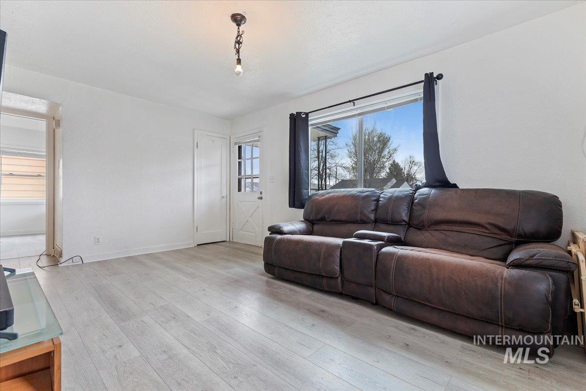 108 & 108 1/2 Parkhurst Dr Property Photo 8