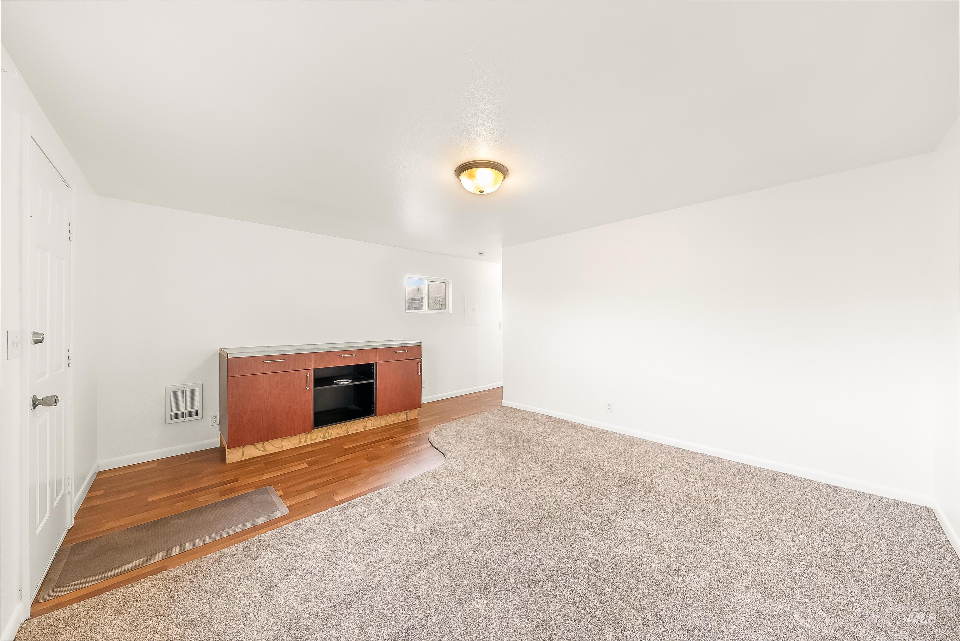 108 & 108 1/2 Parkhurst Dr Property Photo 19
