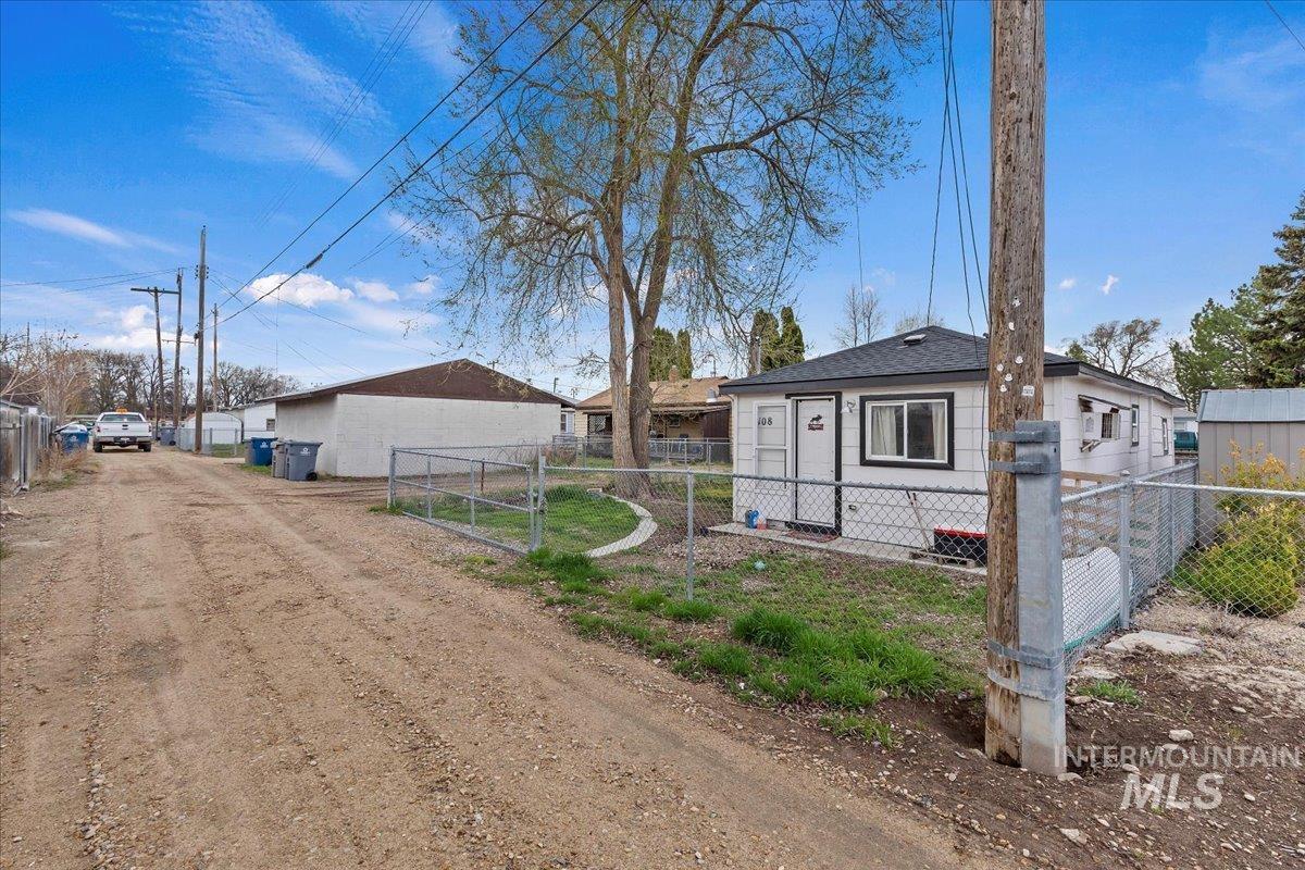 108 & 108 1/2 Parkhurst Dr Property Photo 29