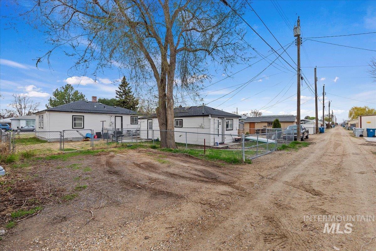 108 & 108 1/2 Parkhurst Dr Property Photo 30