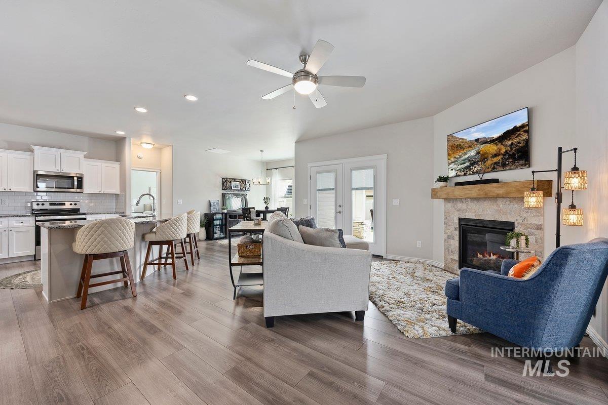 1006 Kenbrook Loop Property Photo 5