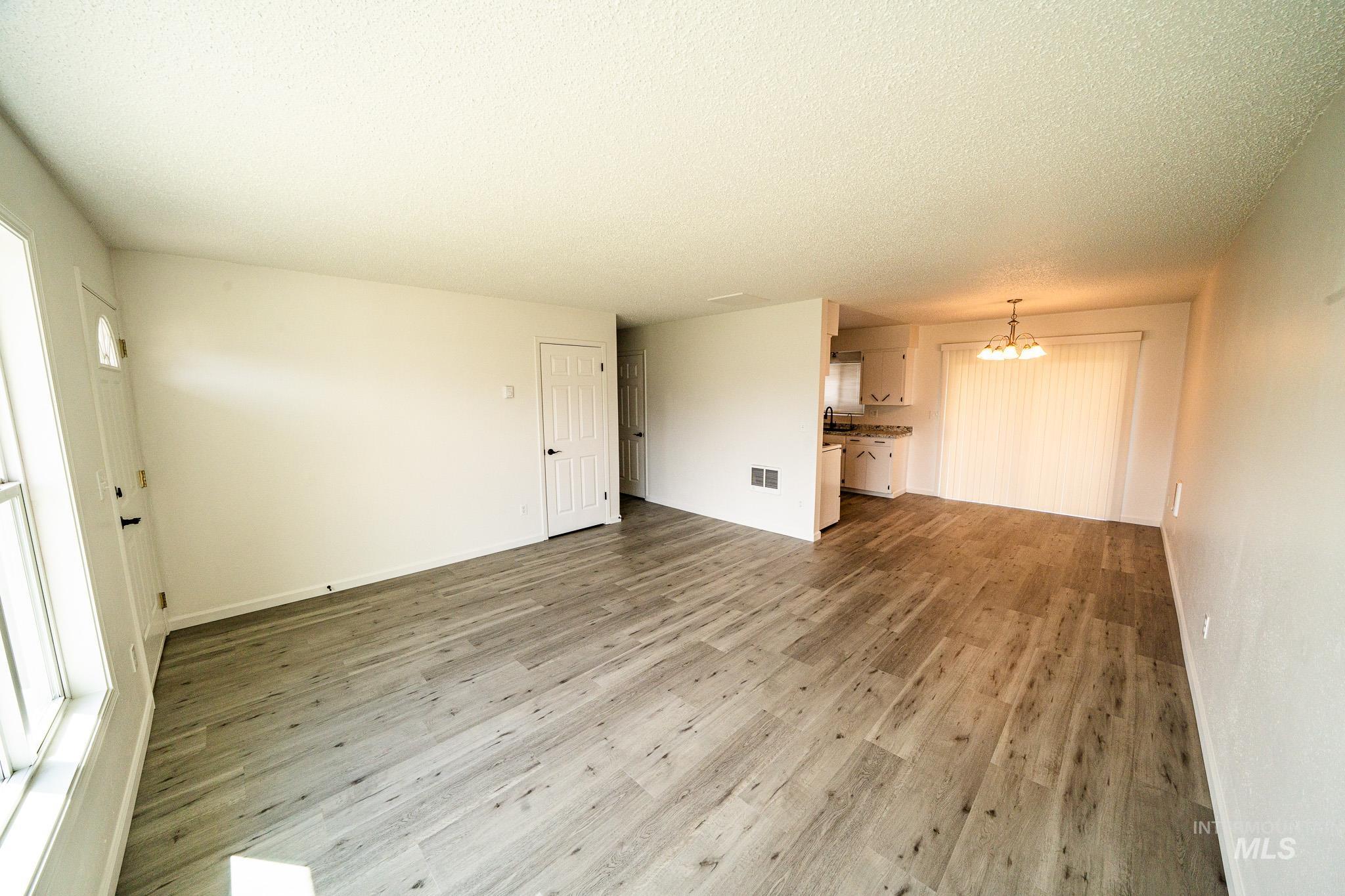 828 N Hall Street Property Photo 3