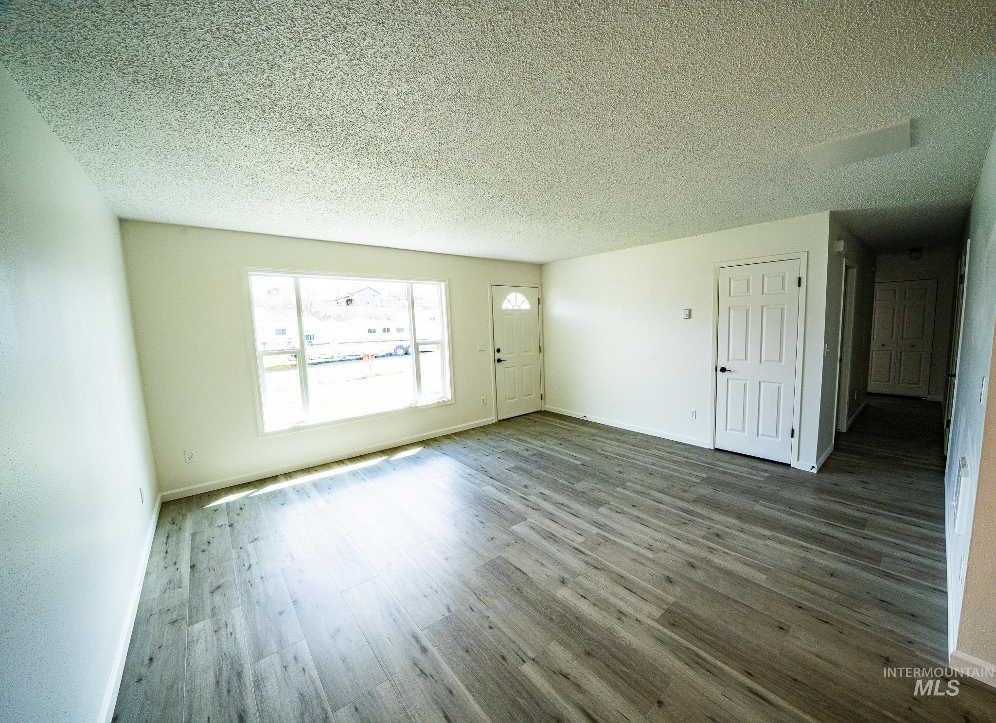 828 N Hall Street Property Photo 5