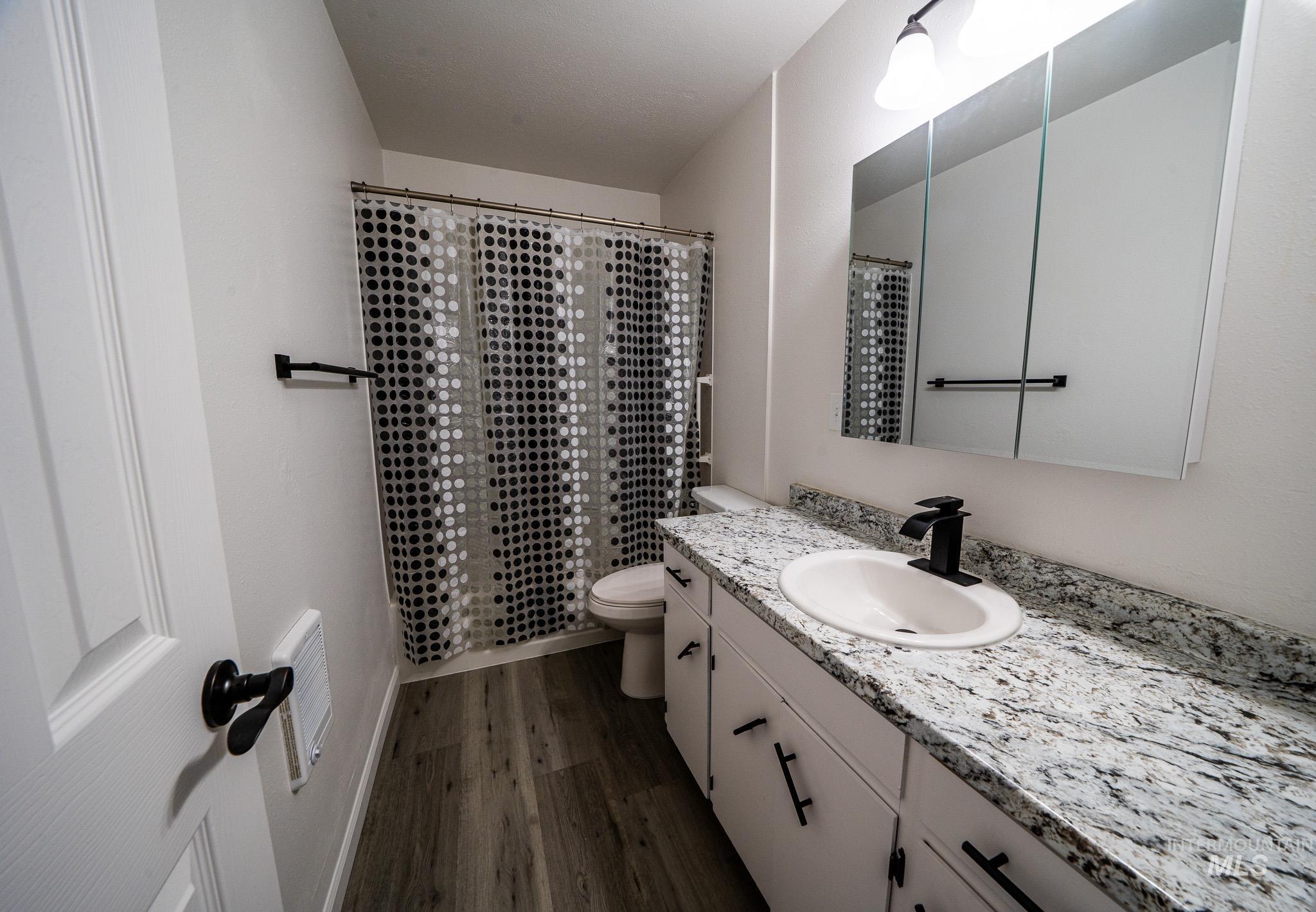 828 N Hall Street Property Photo 12