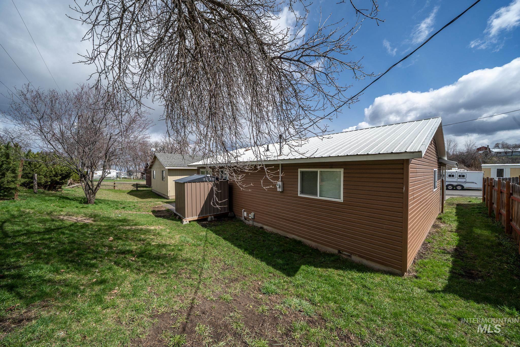 828 N Hall Street Property Photo 16