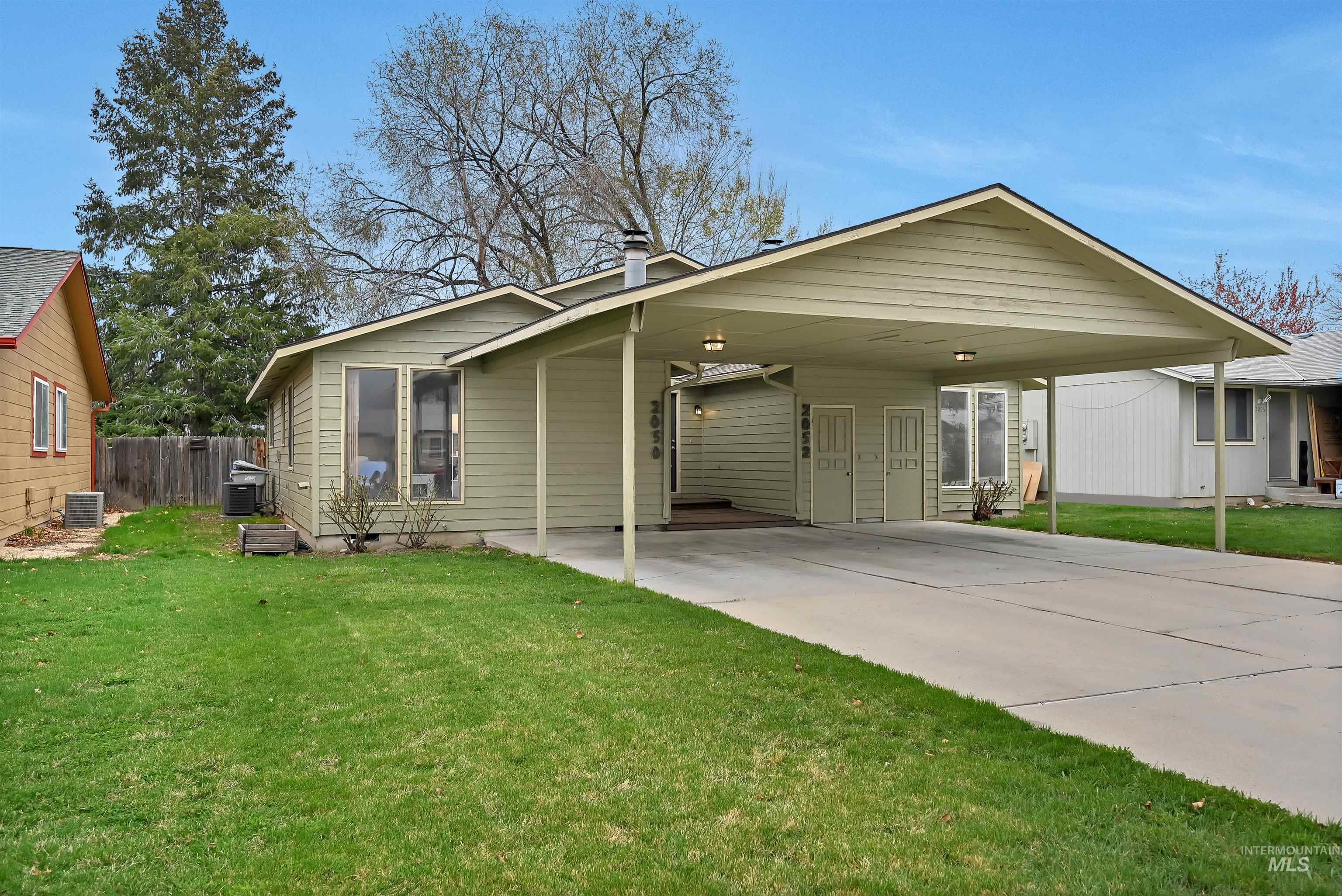 2050 & 2052 S Leadville Ave Property Photo 1