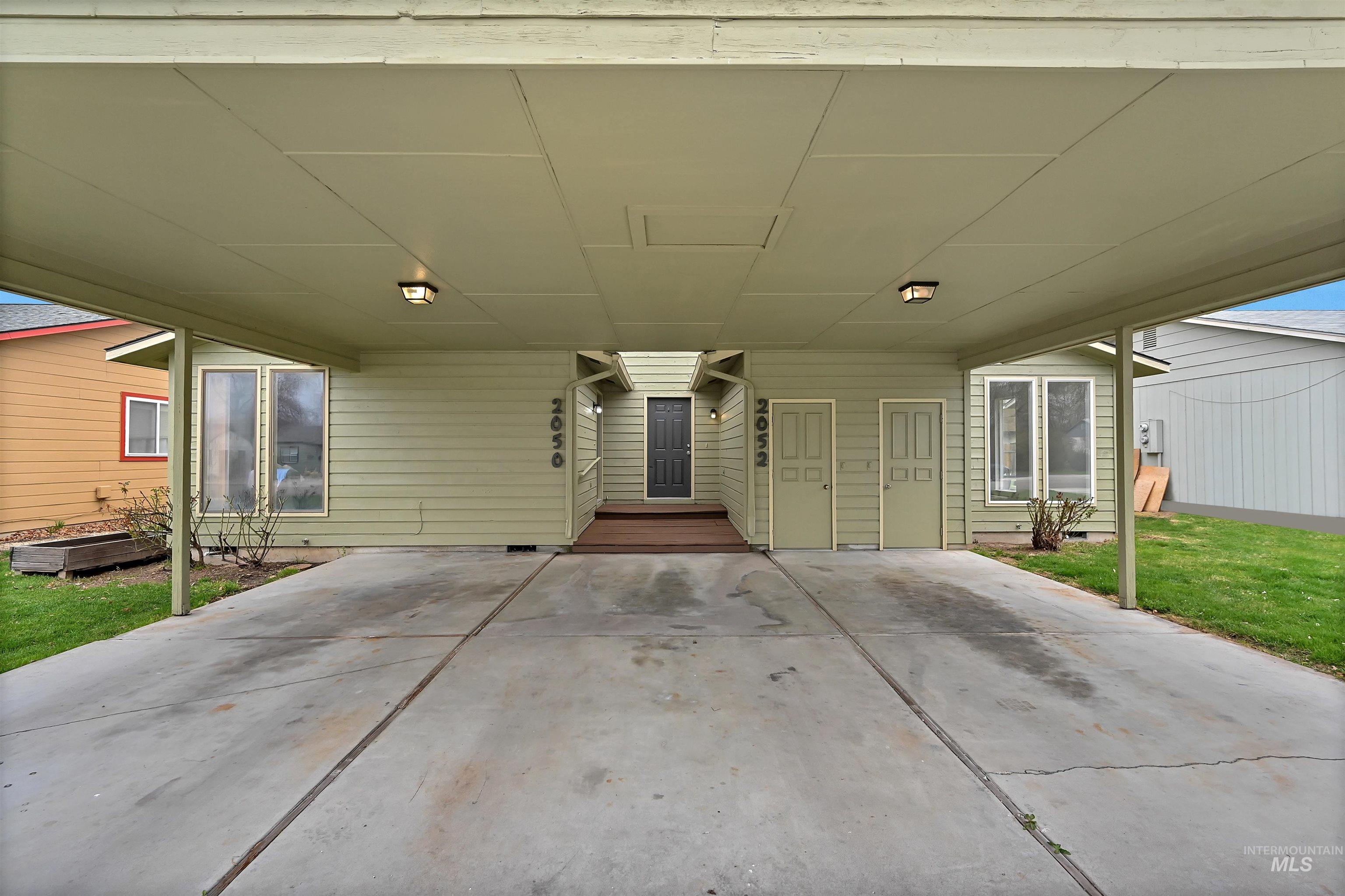 2050 & 2052 S Leadville Ave Property Photo 2