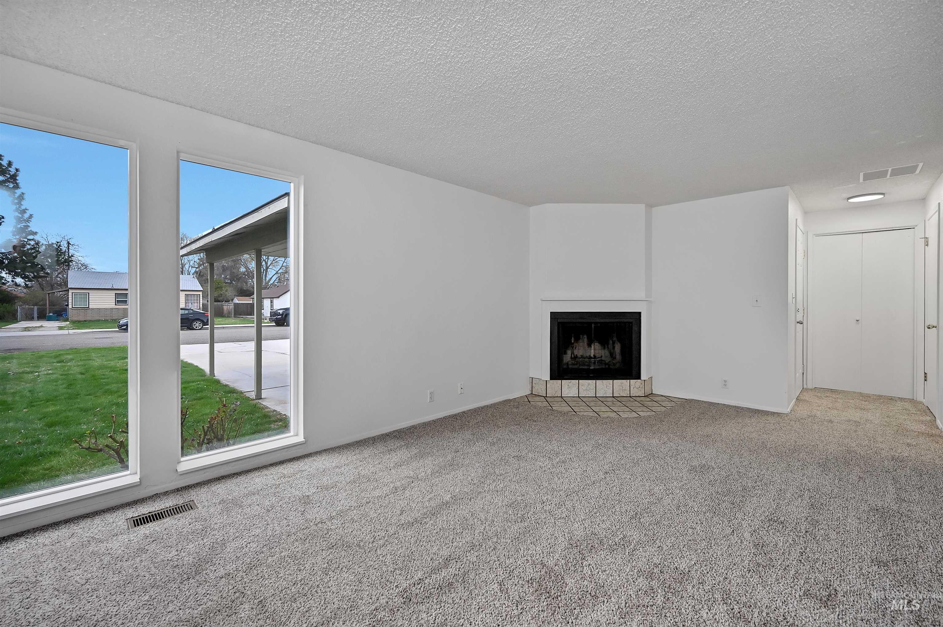 2050 & 2052 S Leadville Ave Property Photo 4